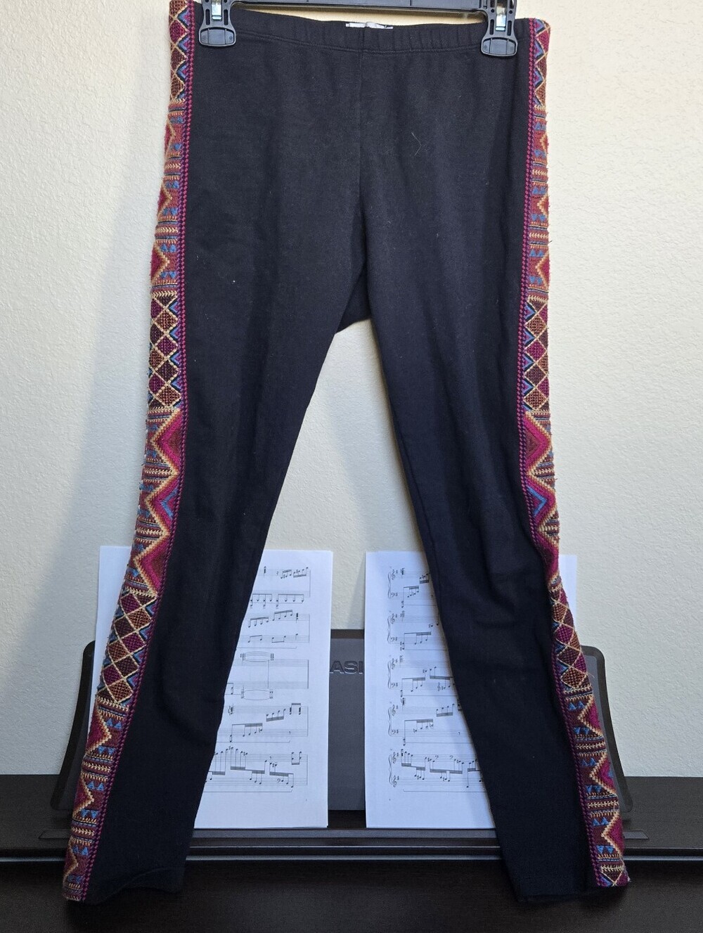 Johnny Was JW Los Angeles Black Embroidered Leggings S